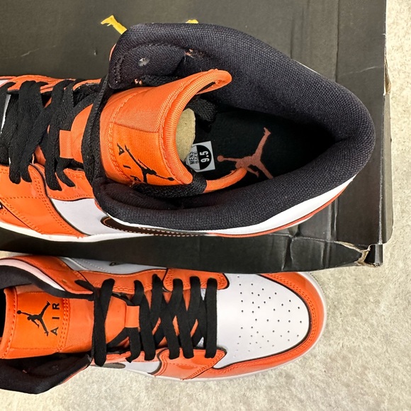 Air Jordan 1 Mid SE - Picture 8 of 14